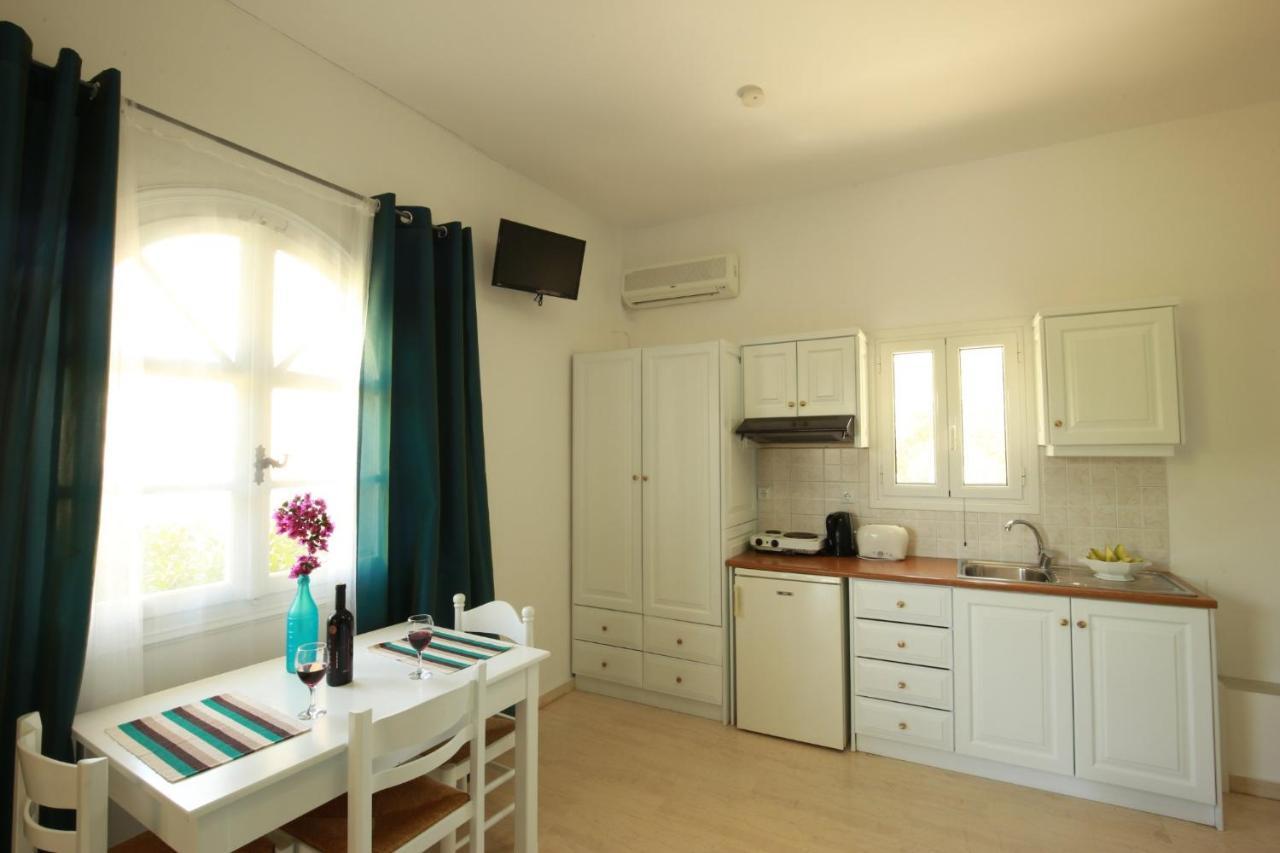 Athina Apartments Stoúpa Esterno foto