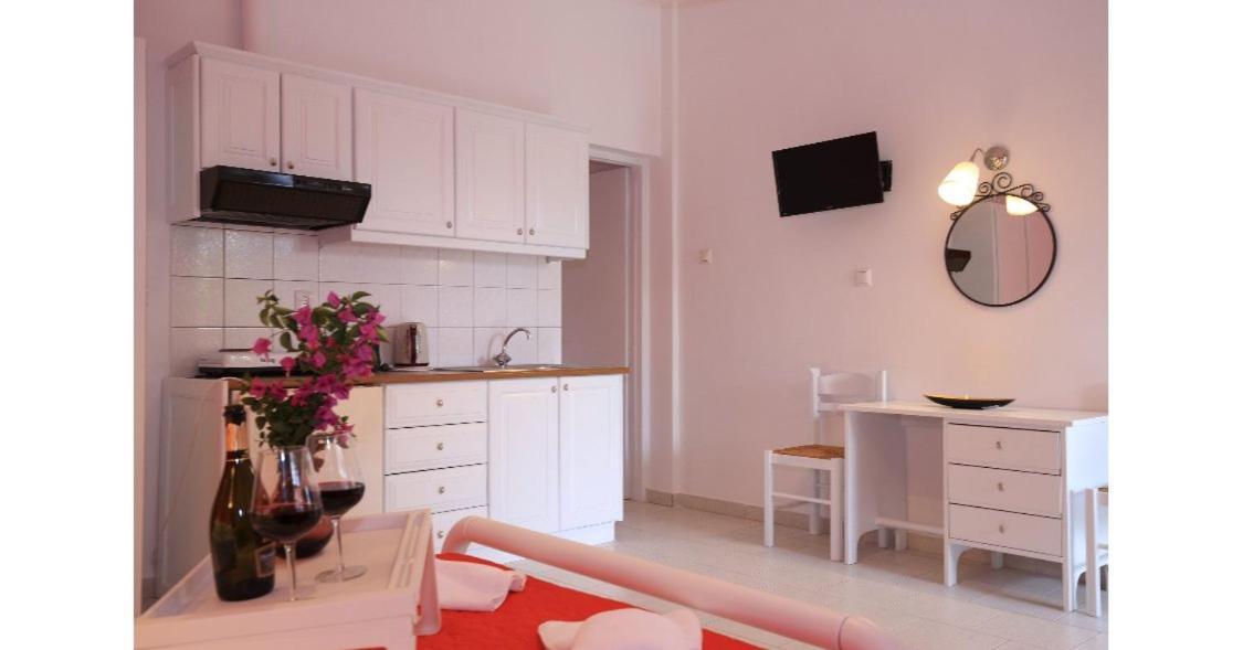 Athina Apartments Stoúpa Esterno foto