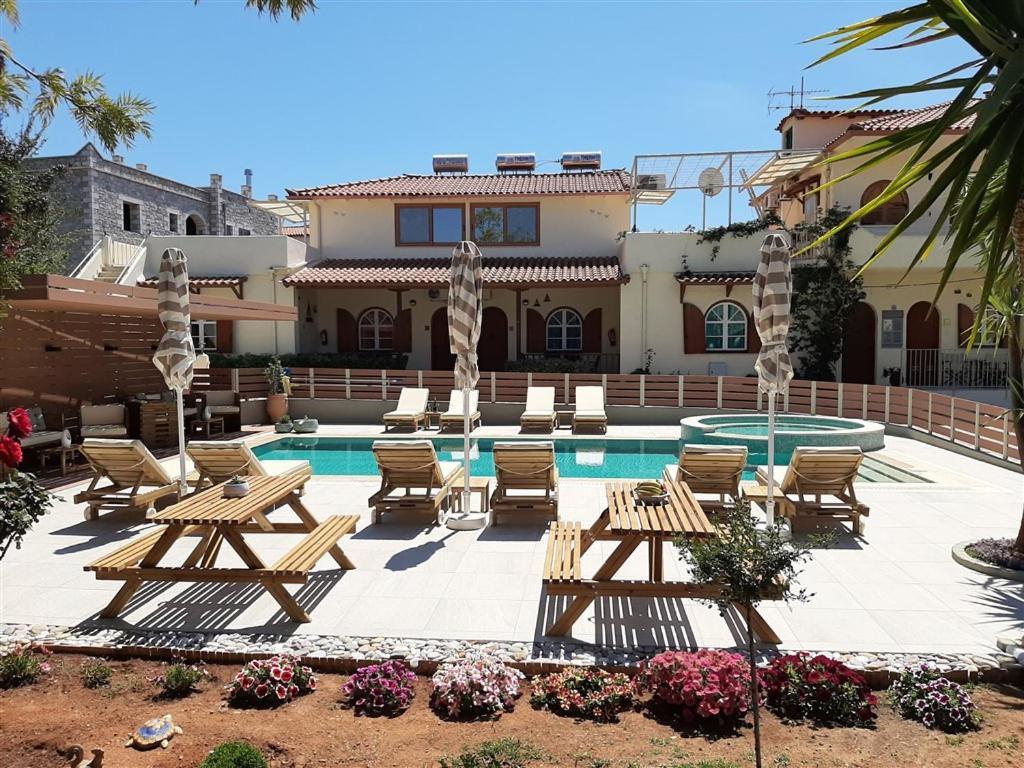 Athina Apartments Stoúpa Esterno foto