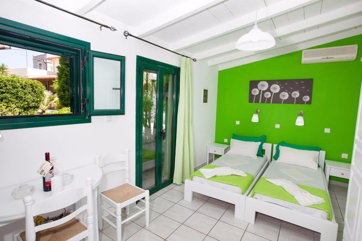 Athina Apartments Stoúpa Esterno foto